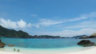 渡嘉敷島から行ける離島「ハナリ島」のケラマブルーの海