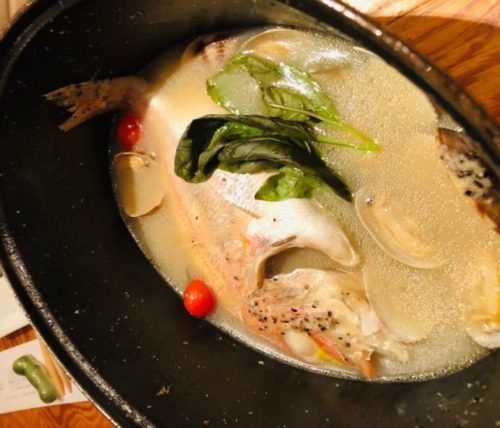 新鮮な魚料理が楽しめる「博多炉端 魚男(フィッシュマン)」のアクアパッツァ